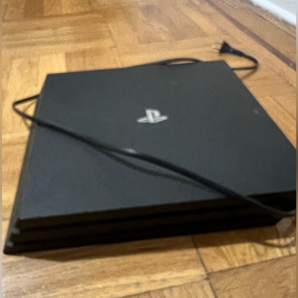 Ps4 Slim - Picture 2 of 3